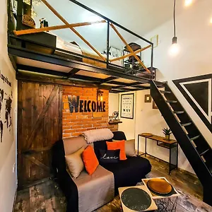 Rustic Flat With Perfect Location Apartman